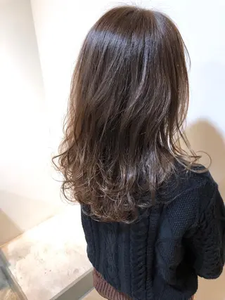 セミロング カラー MIOベージュカラー 柔らかいカラーのヘアスタイル