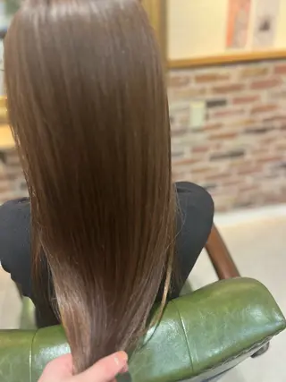 ロング 飯星慧斗 /ブリーチ、縮毛矯正のヘアスタイル