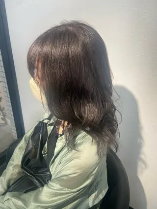 セミロング カラー 瀧下 唯のヘアスタイル