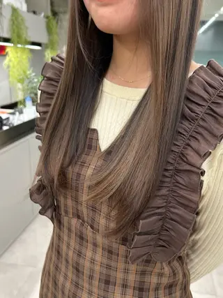 カラー moeka 表参道のヘアスタイル