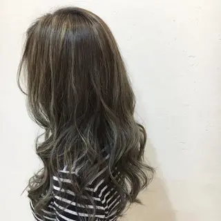 カラー ササキ トモシのヘアスタイル