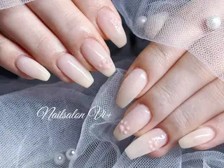 ネイル Nailsalon Vi+ももか🩷のネイルデザイン