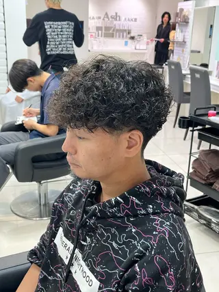 ショート カラー パーマ メンズ 【シャドウパーマ センターパート】義心のヘアスタイル