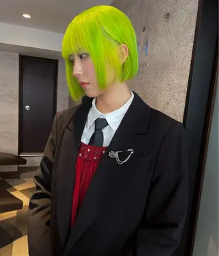 ショート GEM YURI ハイトーンカラーのヘアスタイル