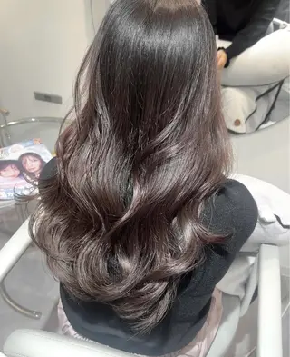 セミロング 金気 真央のヘアスタイル