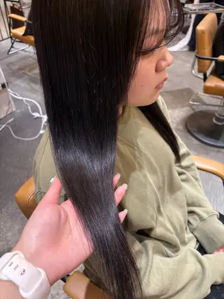 セミロング 束感まつ毛／艶カラー おがたゆうか🎀‎のマツエク・マツパデザイン