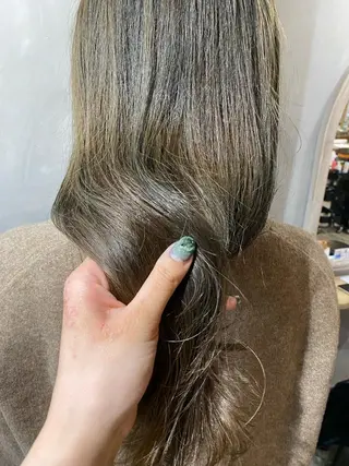 セミロング カラー ツキノキ ミナのヘアスタイル