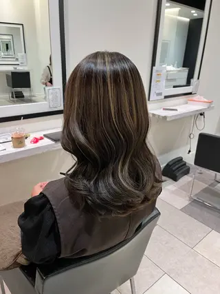 セミロング カラー3000円🦋 鈴木思音のヘアスタイル