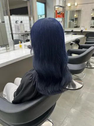 セミロング 寒色＆ブリーチ特化 寒色MiOのヘアスタイル