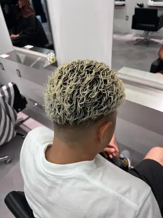 ショート パーマ R/🤎 パーマ＆ブリーチ🔥のヘアスタイル