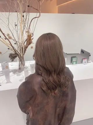 セミロング LEF TATEMACHI所属・西山祐生/ハイトーン /ケアブリーチ/艶髪のヘアスタイル