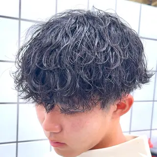 ショート パーマ ヘアアレンジ メンズ 艶カラー の達人のヘアスタイル