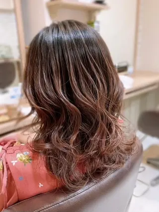 セミロング カラー アユン 銀座のヘアスタイル