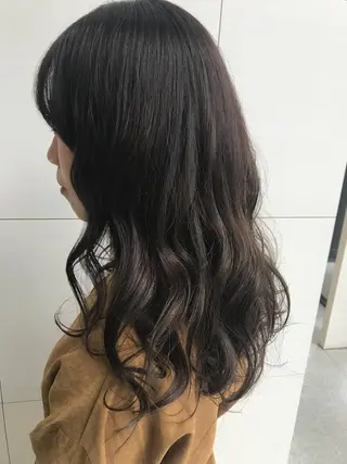ロング カラー K. SUZUKAのヘアスタイル