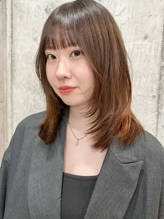 セミロング 切りっぱなしボブ/ デザインカラー店長のヘアスタイル