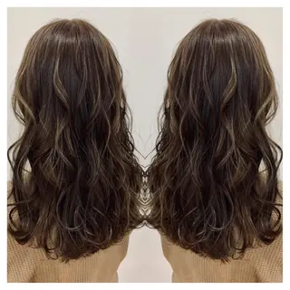 ロング カラー 村山 茉衣のヘアスタイル