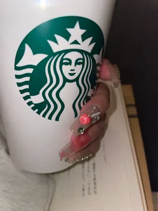 ネイル GO TODAY シェアサロン 渋谷Amiu店所属・渋谷ネイル🎀 y2k/海外ネイルのネイルデザイン