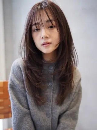 ロング センターパート /ニュアンスパーマのヘアスタイル