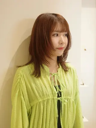 ミディアム カラー アカツ ミナのヘアスタイル