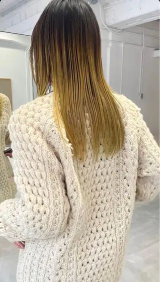 ロング カラー IRO所属・岡田 祐樹のヘアスタイル