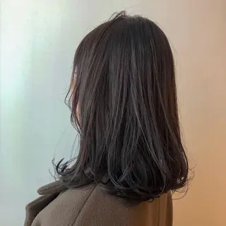 ミディアム カラー 尾籠 美幸 （オゴモリ ミユキ）のヘアスタイル