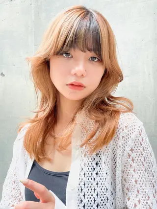 セミロング カラー 韓国レイヤーカット/ ダブルカラーのヘアスタイル