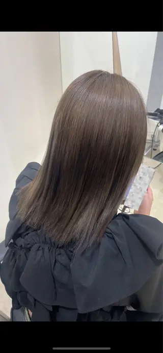 ミディアム カラー 水野 咲のヘアスタイル