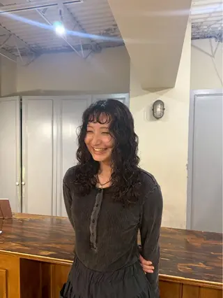 ミディアム パーマ 🤩噂のMr.髪ポジ ティブ®️yu🤩のヘアスタイル