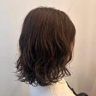 セミロング パーマ Momo/海外ヘア /レイヤー/艶カラーのヘアスタイル