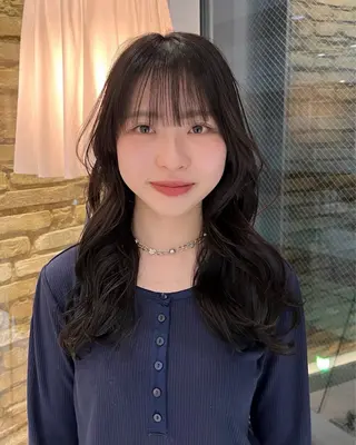 セミロング hair make BEHIVE ichibancho AVEDA所属・渡邉  日向子 ・レイヤー、縮毛矯正のヘアスタイル