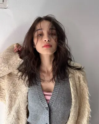 ロング カラー パーマ 小林 莉菜のヘアスタイル