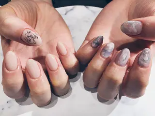 ショート カラー パーマ ネイル マツエク・マツパ illum hicariのネイルデザイン