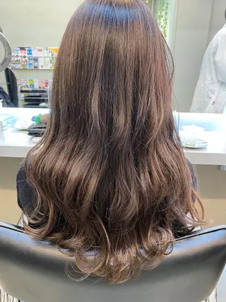 ロング カラー 岡野 静華のヘアスタイル