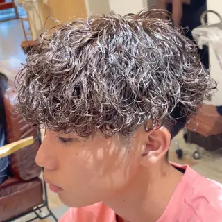 パーマ メンズ メンズサロン🔥 プリストオオサカのヘアスタイル