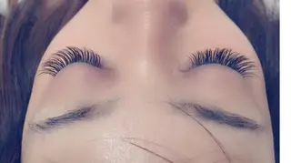 マツエク・マツパ 濱田 さらさのヘアスタイル