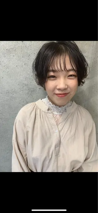 ショート カラー ヘアアレンジ サナ🌱 切りっぱなしボブのヘアスタイル