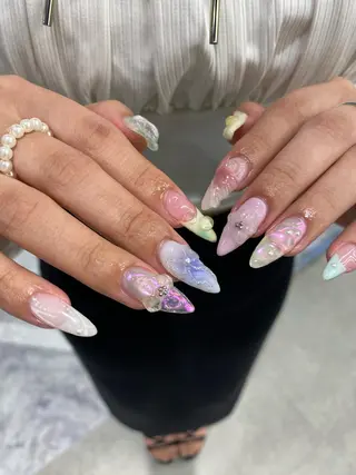 ネイル Shiori･:* 💫のネイルデザイン