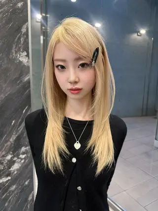 セミロング RiA/レイヤーカッ ト/ハッシュカットのヘアスタイル