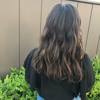 ロング カラー MIOベージュカラー 柔らかいカラーのヘアスタイル