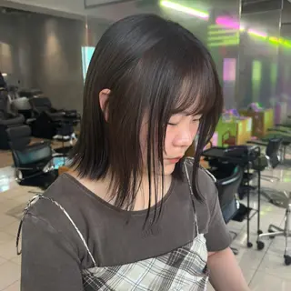 ミディアム カラー 🧸ミルクティー／ 顔周りレイヤー/ミクのヘアスタイル