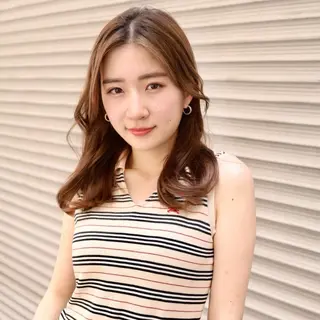 セミロング カラー ヘアアレンジ ⭐️𝑭𝑰𝑳𝑴𝑶𝑹𝑴𝑨𝑳𝑬⭐️【フィルモルメール】所属・トレンドヘア🩶 艶髪🩶yoshiのヘアスタイル