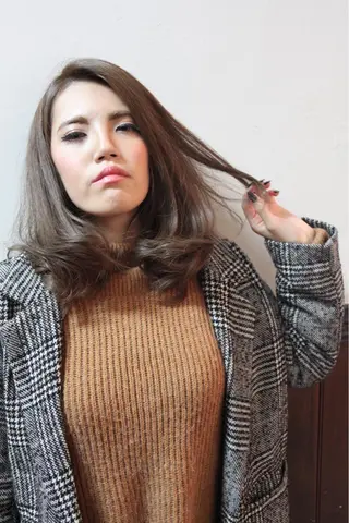 セミロング H所属・H (エイチ) 烏丸御池店のヘアスタイル