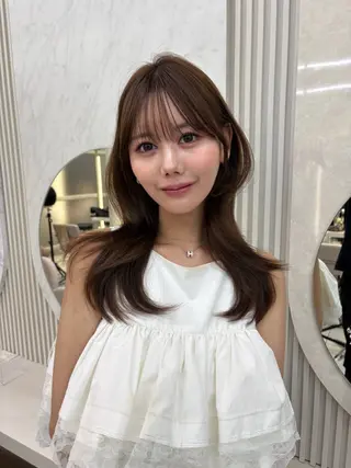 ミディアム 似合わせレイヤー/ 透明感カラーのヘアスタイル