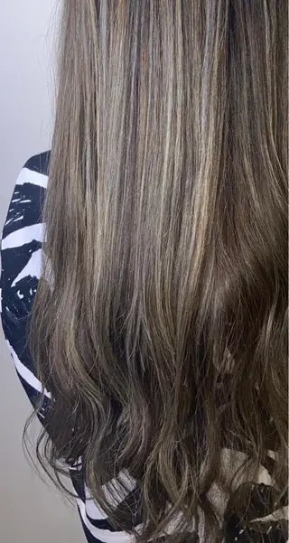 ロング カラー 🐺ウルフ/レイヤー 似合わせ‎🤍沙羅のヘアスタイル
