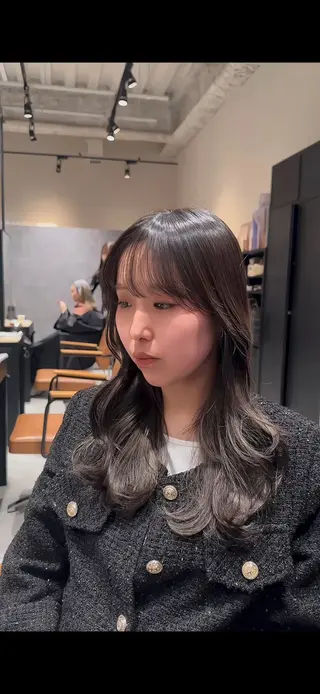 ロング 韓国レイヤーカット 透明感カラー冨田那樹のヘアスタイル