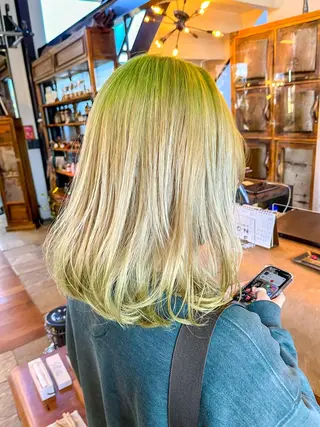 セミロング NAGON STYLE  MICI所属・佐藤 美聡のヘアスタイル