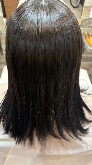 ミディアム カラー RIENS めばえのヘアスタイル