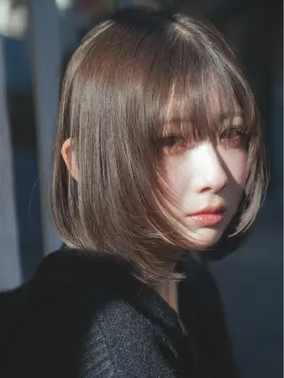 ショート カラー カライング所属・ズミ/垢抜けレイヤー 🦖透明感カラーのヘアスタイル