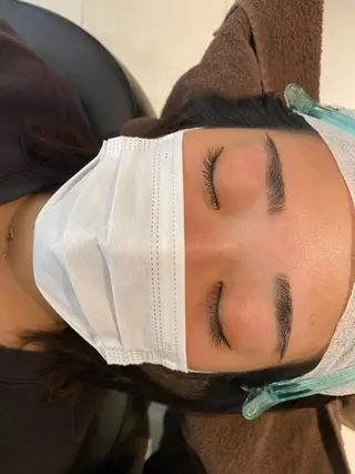 アイブロウ 山﨑 燦人のヘアスタイル