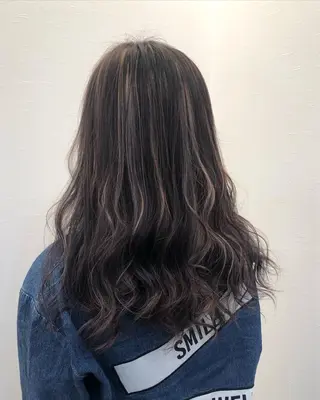 カラー Ruang所属・ツノガイ エリのヘアスタイル